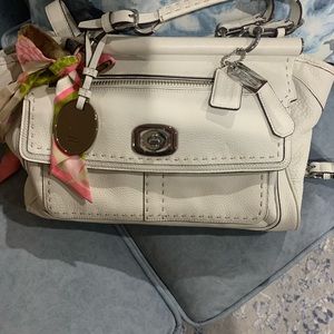 Gorgeous Coach handbag/shoulder bag
